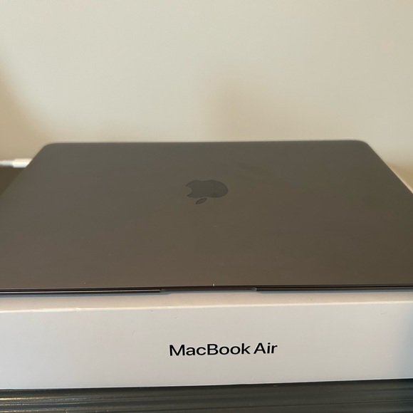 MacBook Air 2020-2022 - Picture 2 of 4